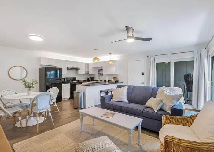 Beachfront Retreat, Private Access, Pool - With View And Balcony Gulf Shores