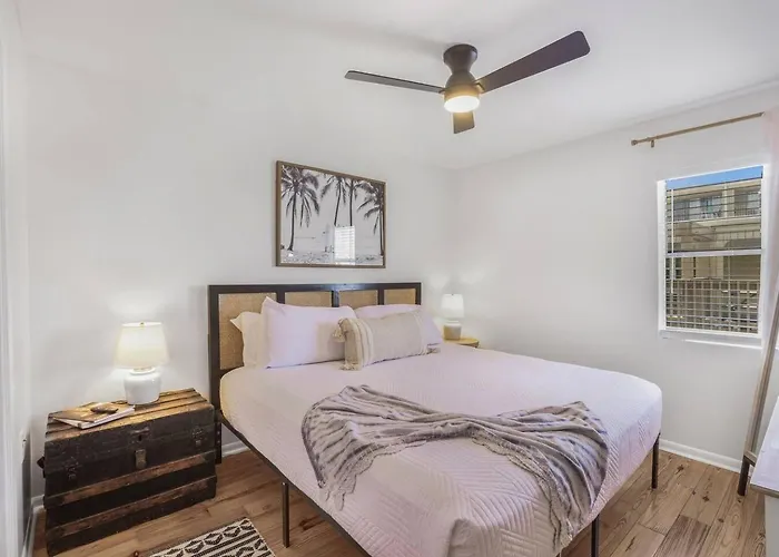 Apartment Beachfront Retreat, Private Access, Pool - With View And Balcony Gulf Shores