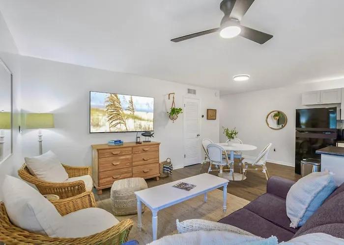 Apartment Beachfront Retreat, Private Access, Pool - With View And Balcony Gulf Shores
