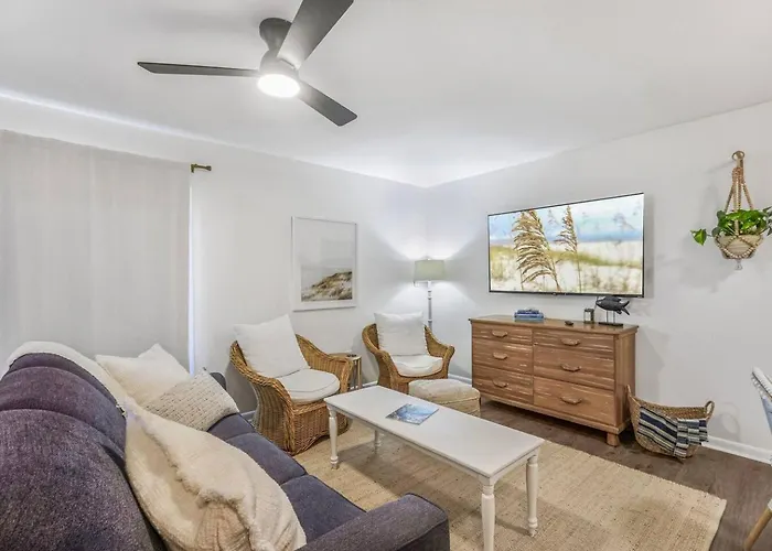 Beachfront Retreat, Private Access, Pool - With View And Balcony Apartment *