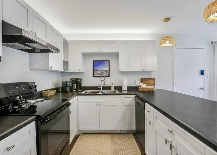 Beachfront Retreat, Private Access, Pool - With View And Balcony Apartment