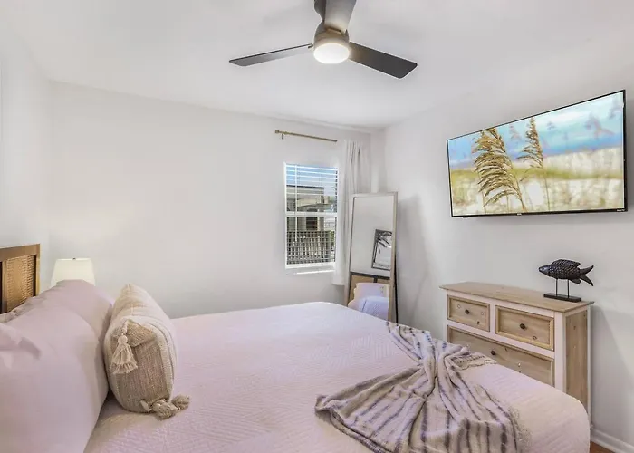 Apartment Beachfront Retreat, Private Access, Pool - With View And Balcony