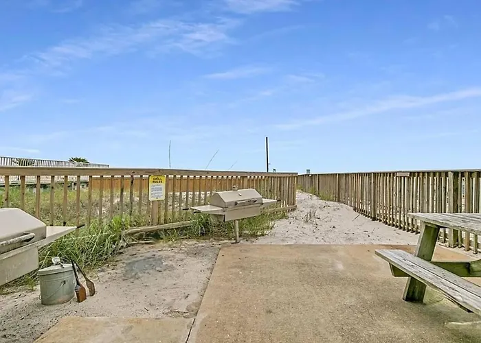Beachfront Retreat, Private Access, Pool - With View And Balcony Apartment *